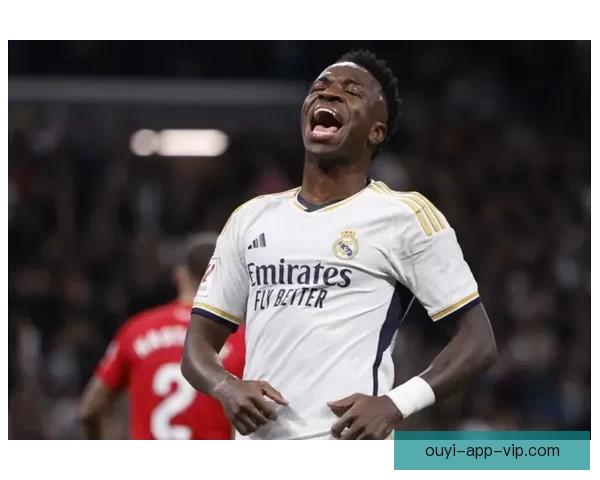 马略卡后卫赛场挑衅维尼修斯戏称其踢球如玩沙滩球